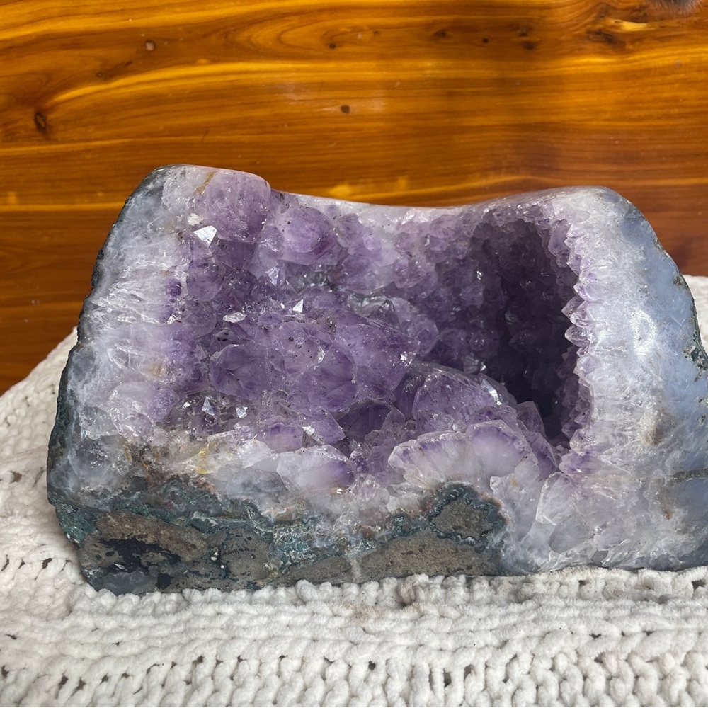Amethyst crystal cathedral - Picture 2 of 9